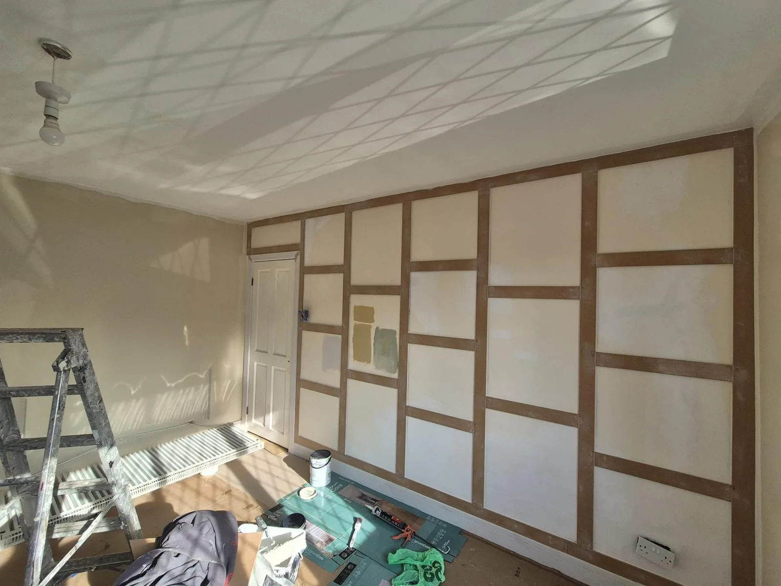 Feature Panel Wall Repaint completed decorating photo. across Newcastle-under-Lyme, Stoke-on-Trent, Crewe and Nantwich